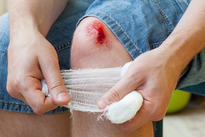http://medmalay.com/wp-content/uploads/2020/12/wound-on-the-knee-being-treated.jpg